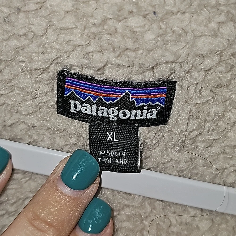 Patagonia Girls Gorgeous and warm youth XL half zip hooded top!!!